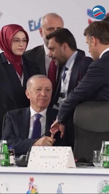 Эрдоган поймал Макрона: странное рукопожатие попало на камеру