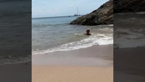 мы с Вовой на пляже.