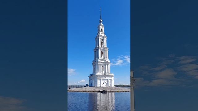 Затопленная колокольня в Калязине