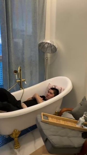 muhanjan уснул в ванне #нарезкаtwitch