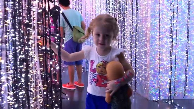 Лайк Настя Влог Путешествие на МАДАГАСКАР в парке развлечений с лучшими мультфильмами для детей