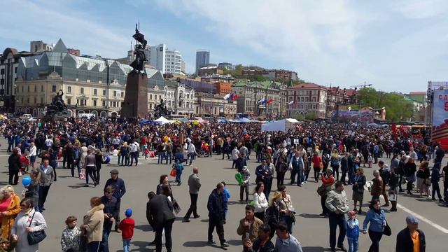 Центральная площадь г. Владивостока и Спасо-Преображенский кафедральный собор, 9 мая 2017 г.