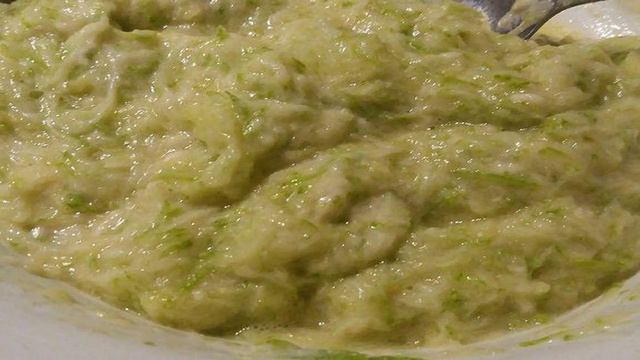 Оладьи из кабачка с чесноком