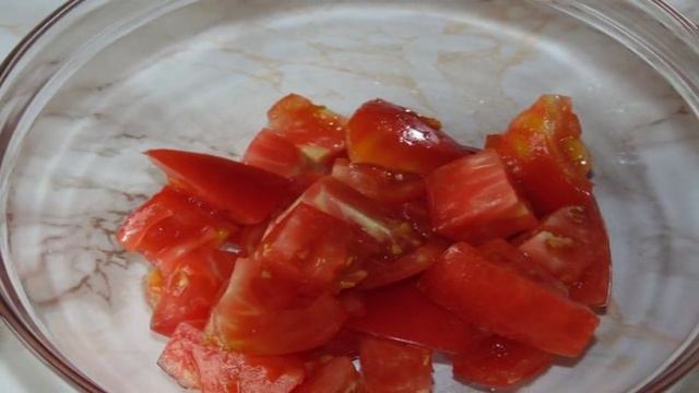 Салат из помидоров с болгарским перцем и фасолью