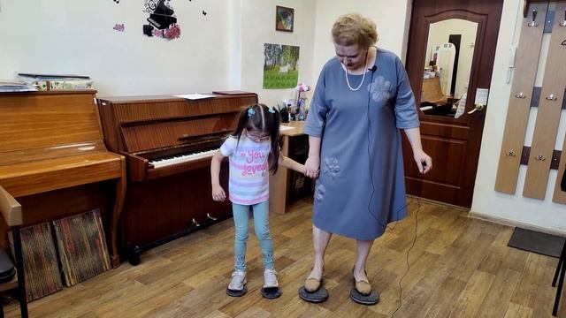 Подготовка к игре песенки "Слон"
