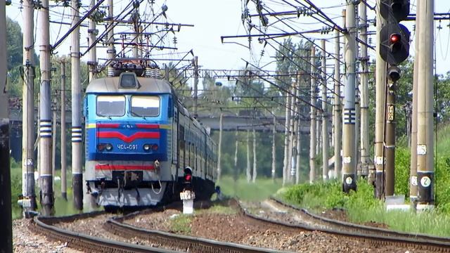 Электровоз ЧС4-091 с пассажирским поездом Львов - Москва