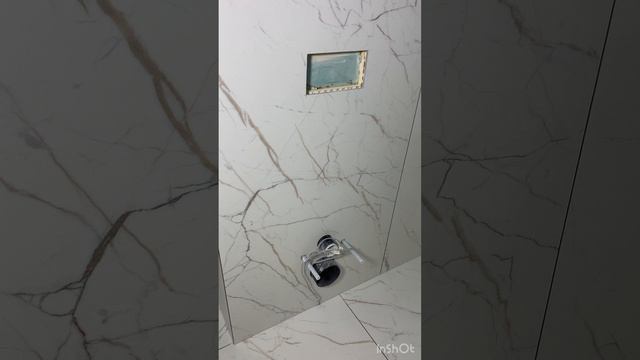 Видео обзор готового под затирку санузла. Первый объект молодых мастеров школы «ЯРЫЕ ПЛИТОЧНИКИ»