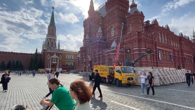 Москва выходим на Красную площадь. Сердце замирает от величия этого места.