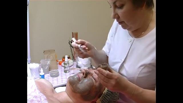Процедура ухода за кожей лица с помощью косметических продуктов Академии Энергии Жизни "Свет"