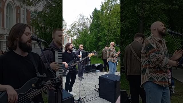 Новосибирская группа "Для меня" в Первомайском сквере в Новосибирске
