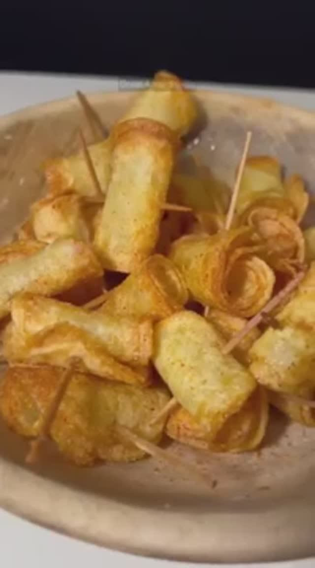 Супер простые в приготовлении картофельные чипсы, но очень вкусные!Рецепт в описании