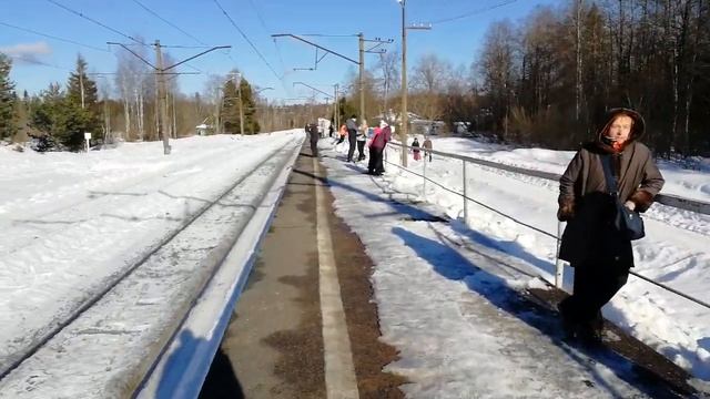 Променад на станции Шапки 06.03.2022. Прибытие "Лыжной Стре