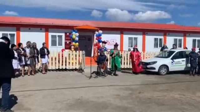 Люди в белых халатах.