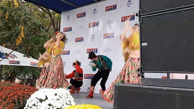 Цыганский танец 💃 зажигает юбилей винзавода Букета М