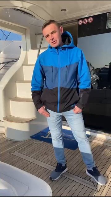 Капитан яхты Azimut 42 "Санторини" в Сочи