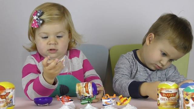 Рома и Диана ★ Самолеты ДИСНЕЕВСКОЙ ЛЕТАЧКИ 12 лет назад с сюрпризом от Disney Planes eggs распаковк