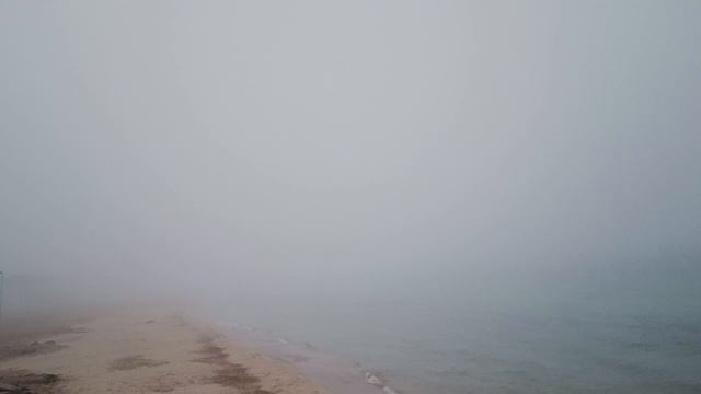 Крым,  Феодосия, пляж жемчужный, туман - полный SilentHill