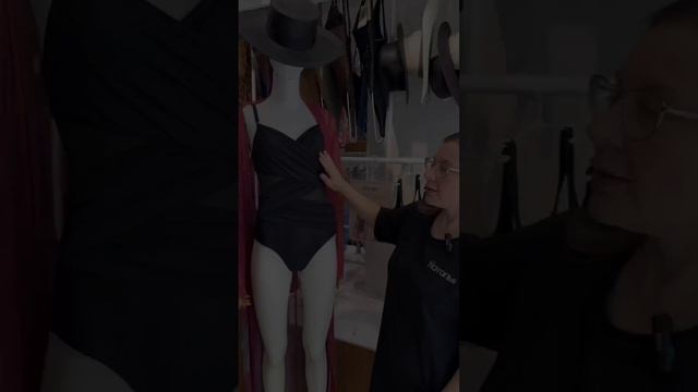 В этом купальнике все выглядит на несколько размеров ?