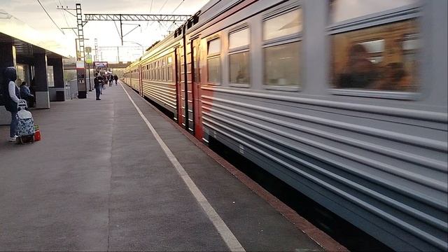 16 мая Электропоезд ЭТ2М-056 Сообщением Санкт-Петербург-Любань Отправляется с платформыСортировочная