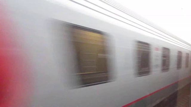 ЭП20 с поездом Москва-Адлер