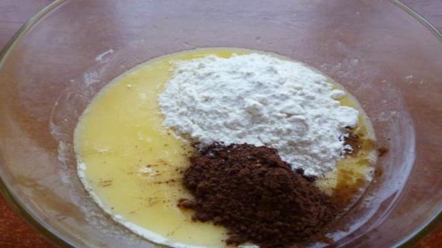 Шоколадные кексы в микроволновке