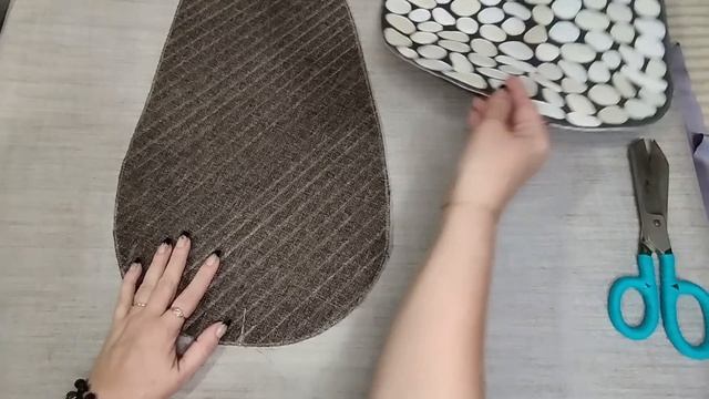 Большой тапок для хранения различных вещей.Аппликаци?