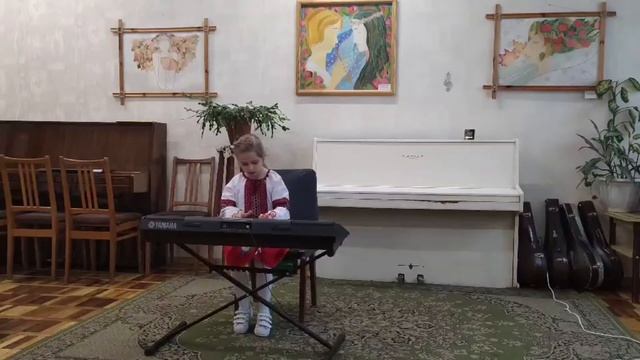 Дві українські народні пісні
Ой, лопнув обруч
І шумить, і гуде