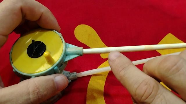 НЕИЗВЕСТНАЯ ЗИМНЯЯ УДОЧКА ИЗ СССР, ЕСЛИ ЗНАЕТЕ ЗАВОД ПИШИТЕ.НОСТАЛЬГИЯ ПО СНАСТЯМ СССР.