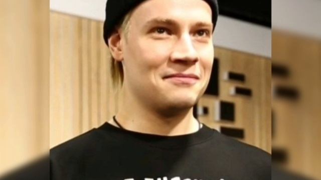 Сколько же девичьих сердец думают и мечтают только о нём...