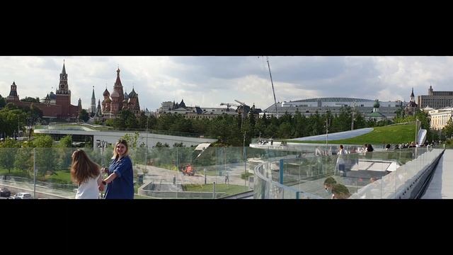 ==      В  Московском парке Зарядье. — (серия любимая Москва) (5)