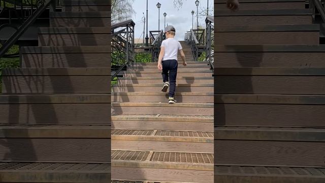 Поднимаемся по ступенькам, обзорная экскурсия