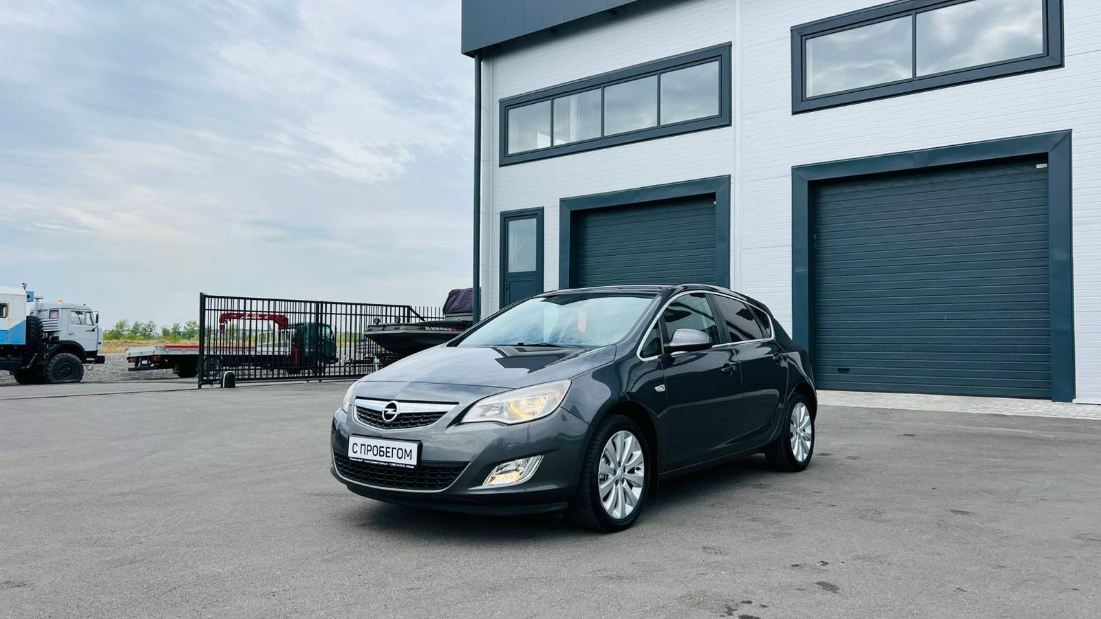 Opel Astra, 2011 год