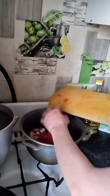 ГОТОВИМ ПО-РУССКИ! ИРИШКА ЧИКИ ПИКИ И БЕЗУМНЫЙ ПАША СТАРАЮТСЯ СДЕЛАТЬ ЛУЧШИЙ ПЛОВ