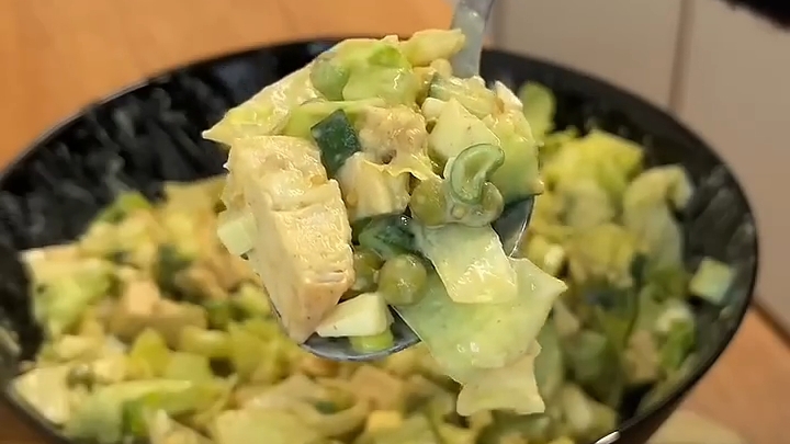 Вкусный и быстрый САЛАТ...🥗😋    Рецепт в описании ✍️