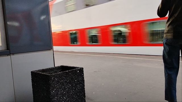 Электровоз ЭП2К-311 с Двухэтажным поездом и Электропоезд ЭТ2М-096 Следует с резервом Сортировочная