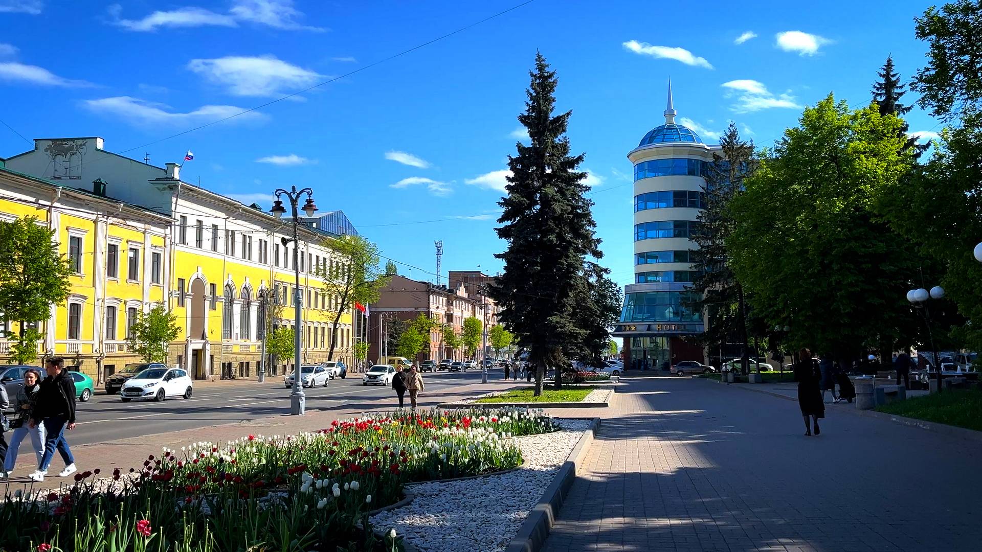 Весна на улице Ленина. Курск.