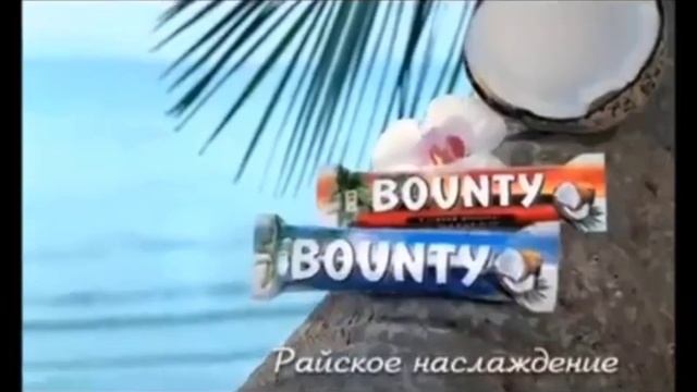 Женщина купается в разных водоёмах
