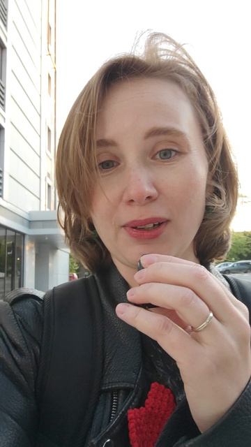 Возражаешь - или ты с нами. Перестань решать за других.