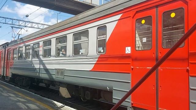 ЭД4М-0126 сообщением Нижний Тагил — Керамик отправляется на станции Нижний Тагил.