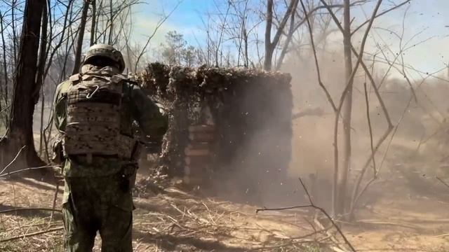 📍 Херсонское направление  Расчёт гаубицы Д-30 группировки войск «Днепр» уничтожил пункт управлен...