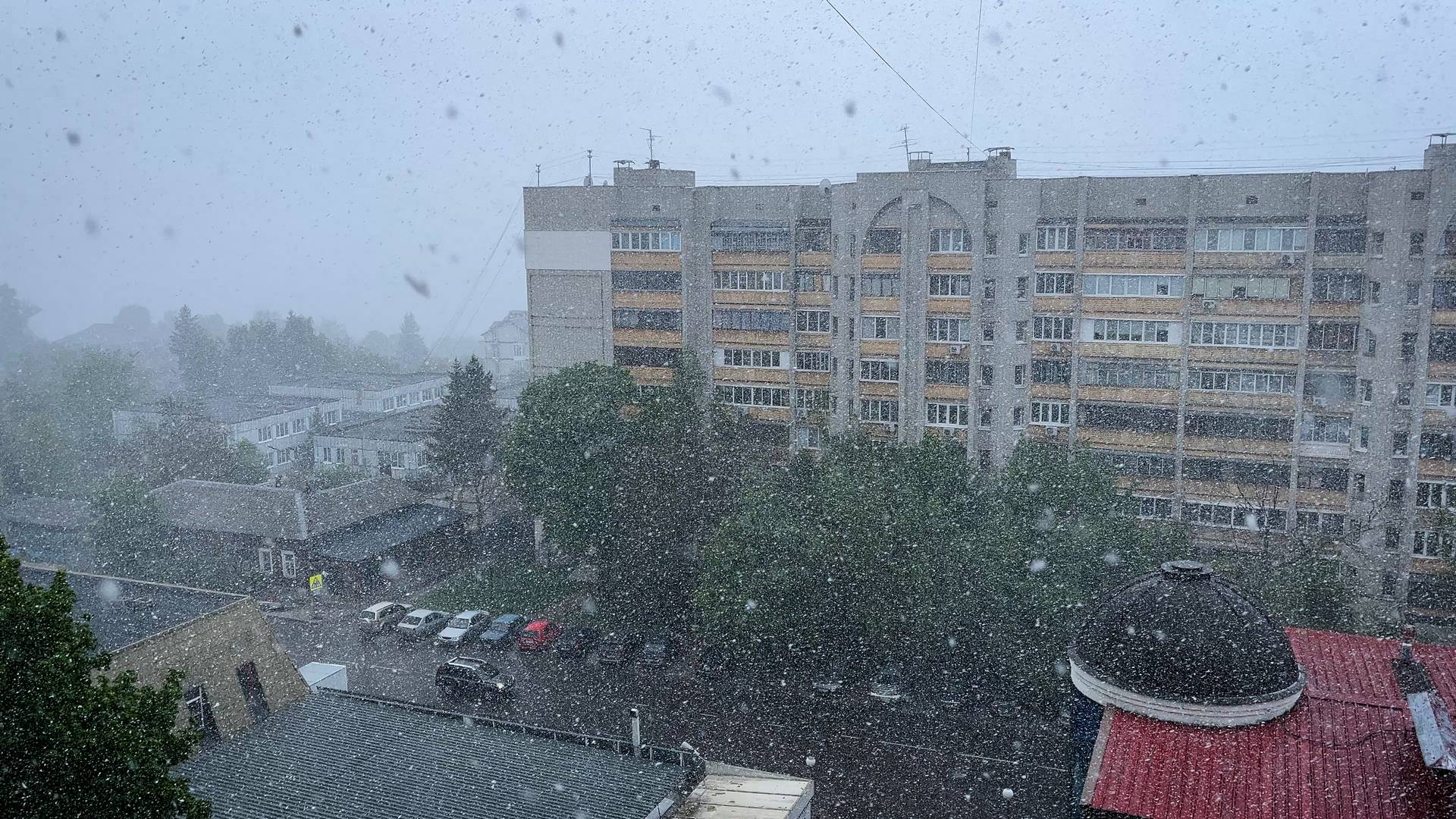 Снег в апреле. 27.04.2025. Курск.