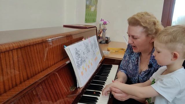 Песенки "Еду-еду" и "Ёж и бычок" с Марком, 5 лет