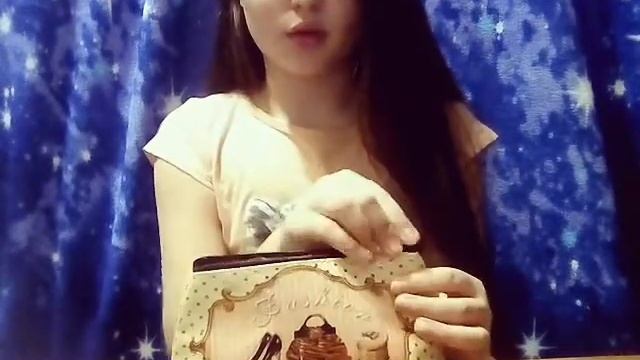 Что в косметичке у девушки,  подростка, у маленькой дев