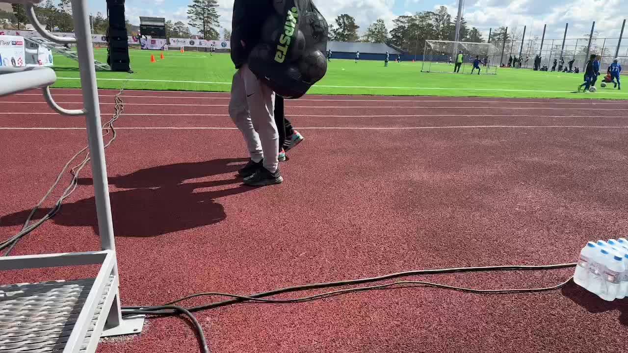 Поле