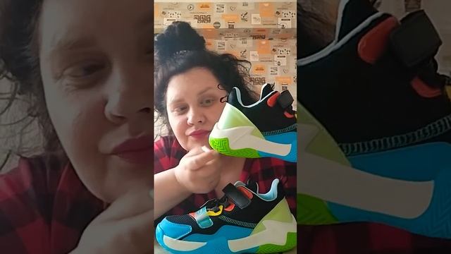 Очень удобные кроссовки  с анатомической стелькой для