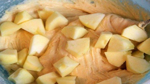 Ленивый яблочый пирог