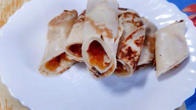 Крахмальные блины с икрой