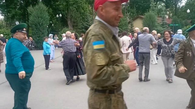 Девочка в платье из ситца!!!Танцы в парке Горького!!! Ха?