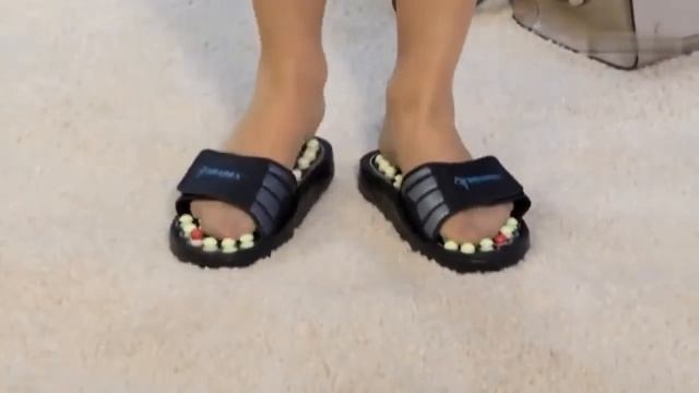 Рефлекторні масажні тапочки.