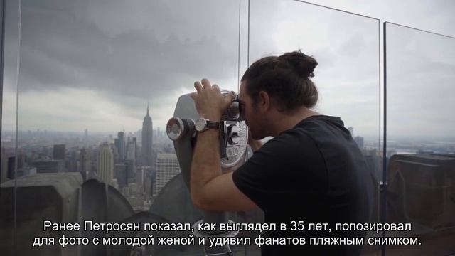 Евгений Петросян покрасовался в длинной шубе